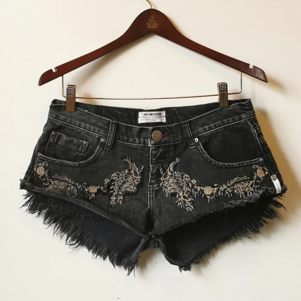 One Teaspoon Black Washed Denim Frayed Hem Embroidered Beaded Jean Shorts Boho - Picture 2 of 10